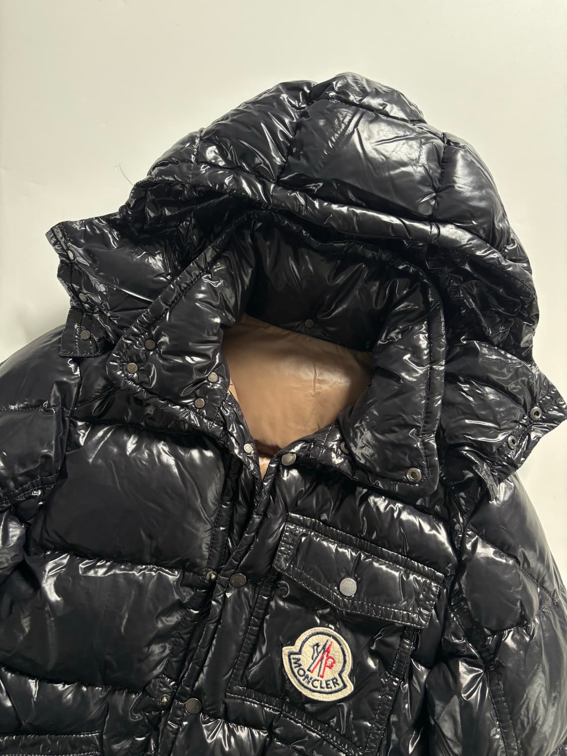 Moncler 몽클레어 블랙 유광 패딩 상품이미지3