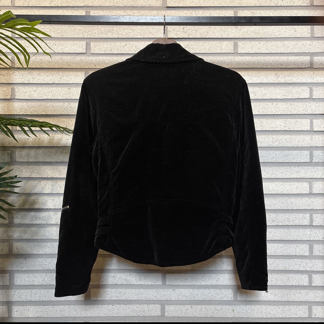 SUGGESTION 서제션 벨벳 라이더 자켓 맥시멈 지퍼 디테일 블랙 상품이미지3