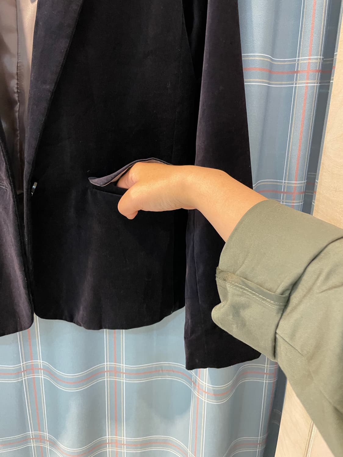 콤사이즘 애쉬블랙 벨벳자켓 상품이미지3