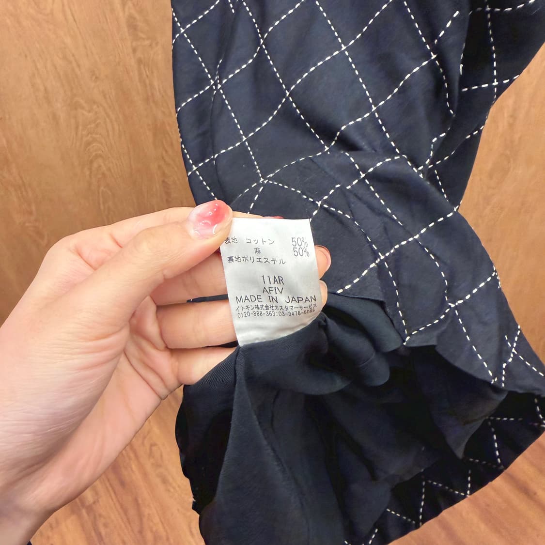 꾸레쥬 브이넥 슬리브리스 원피스 다이아몬드 퀄팅 스티치 패턴 디테일 블랙 상품이미지7