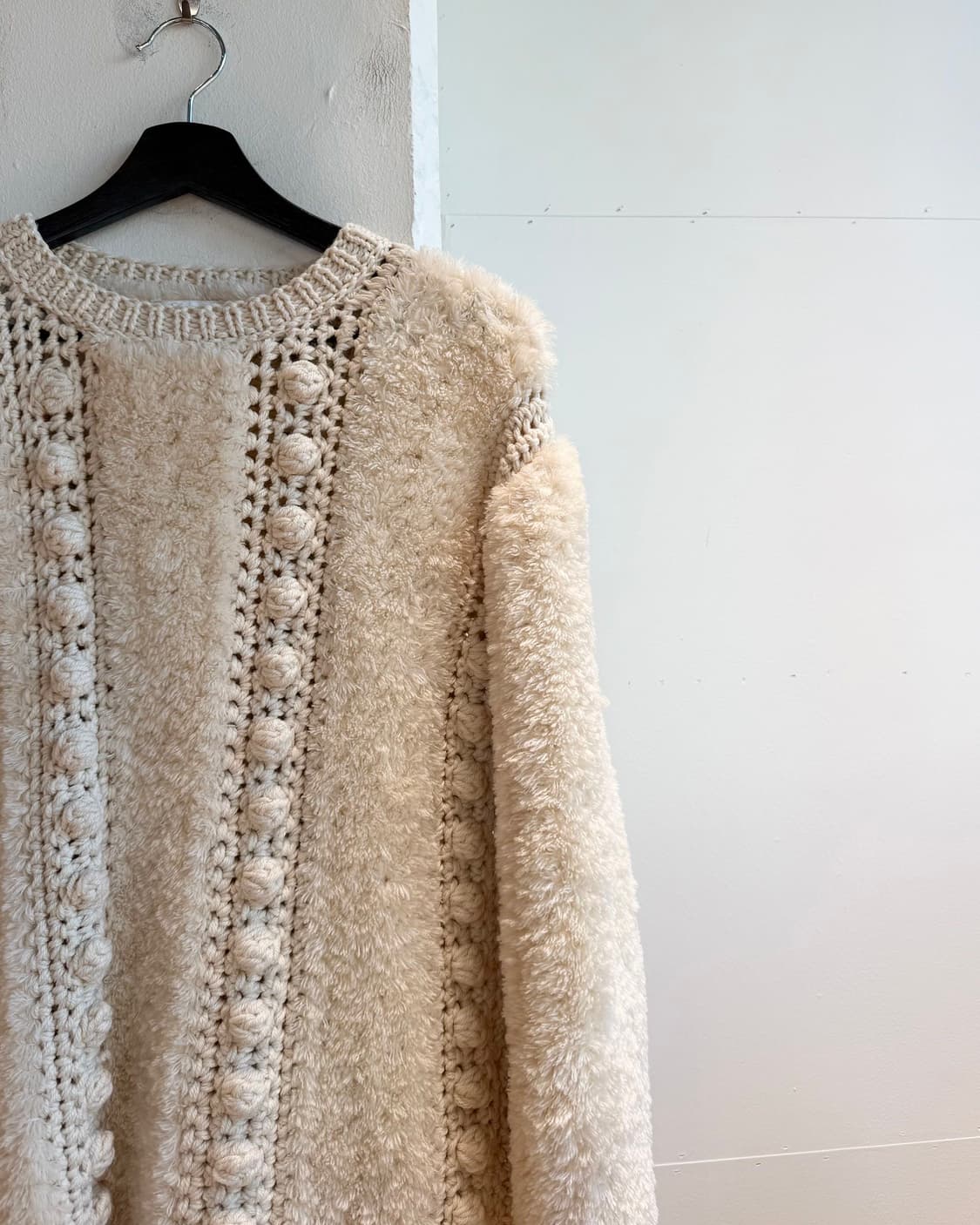 끌로에 아이보리 케이블 레인울 니트  상품이미지5