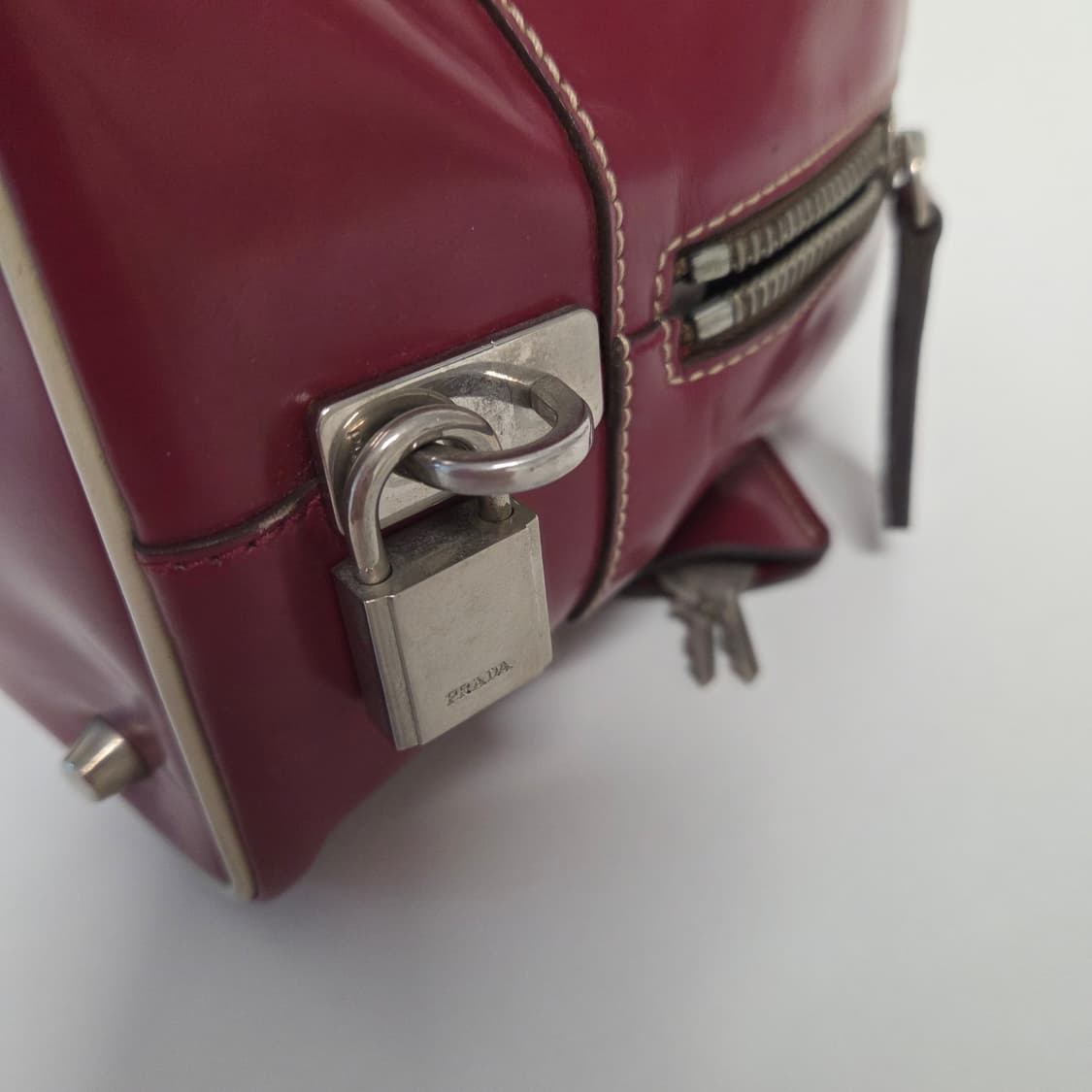 PRADA 프라다 정품 빈티지 은장 무광 숄더백 볼링백 코팅백 y2k 상품이미지5