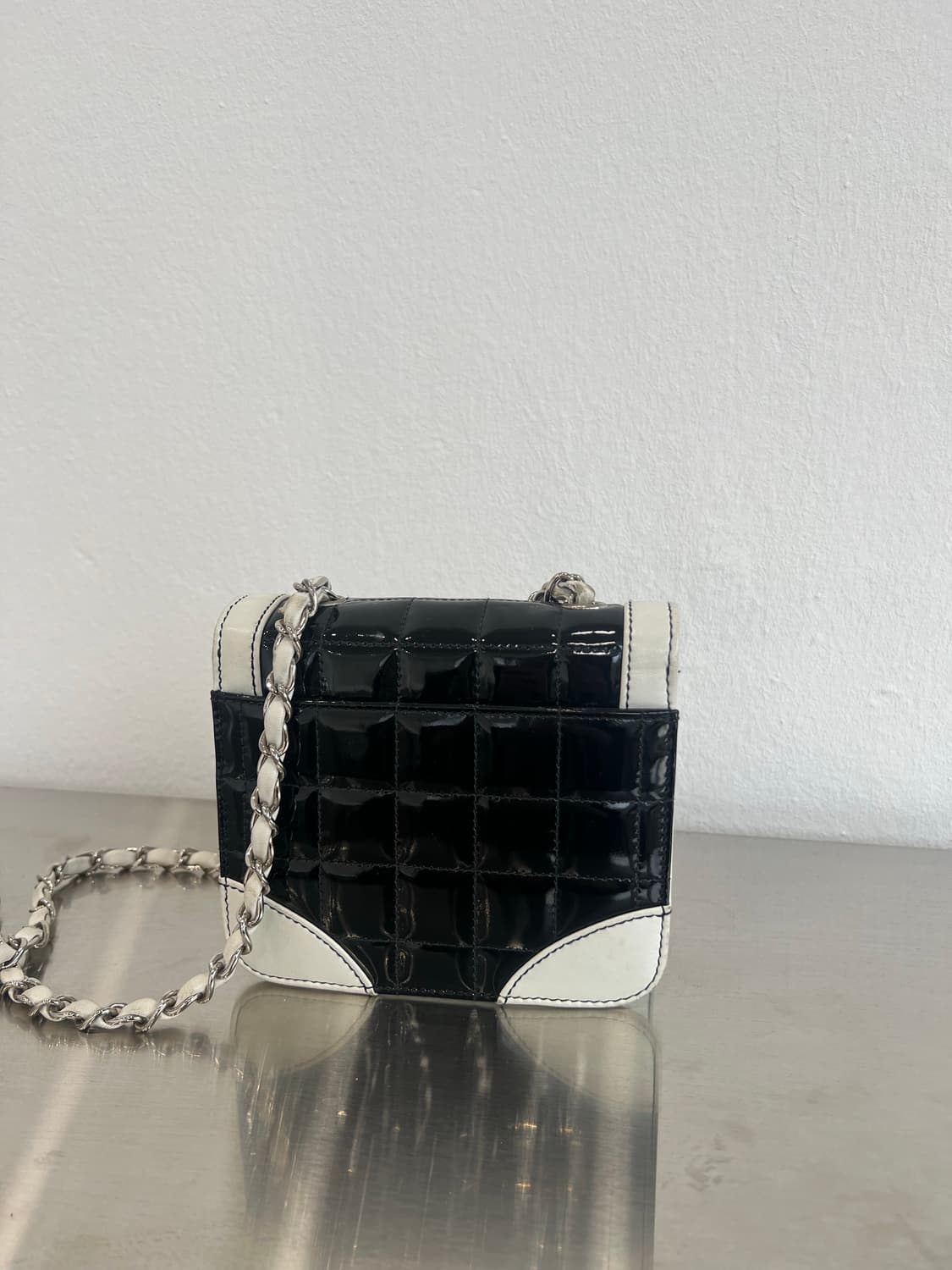 샤넬미니백 샤넬초콜릿바 페이턴트 체인숄더백 상품이미지4