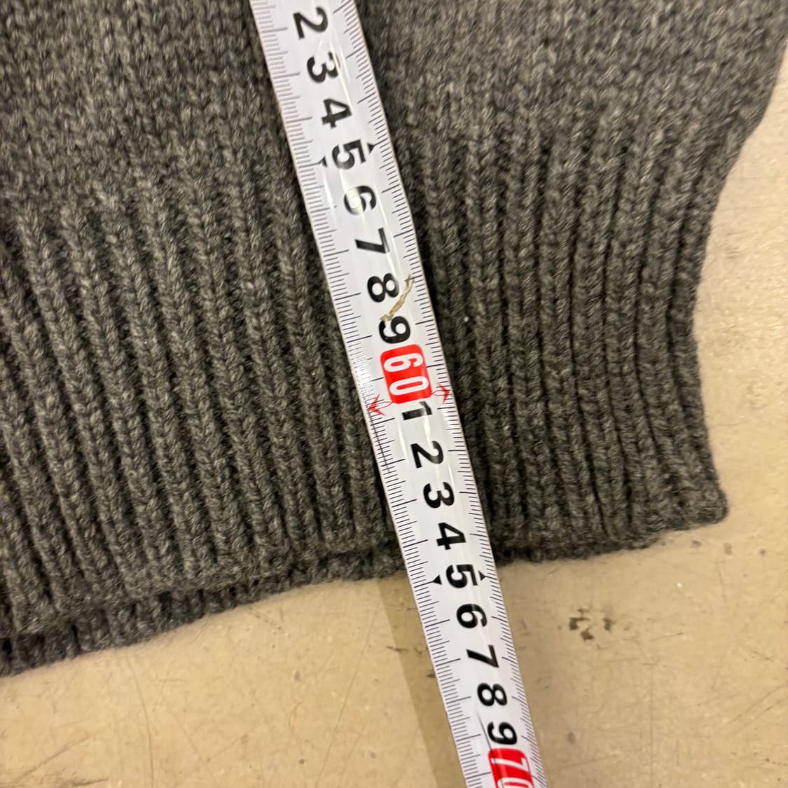 이스트하버서플러스 브이넥 그레이 스웨터 상품이미지5