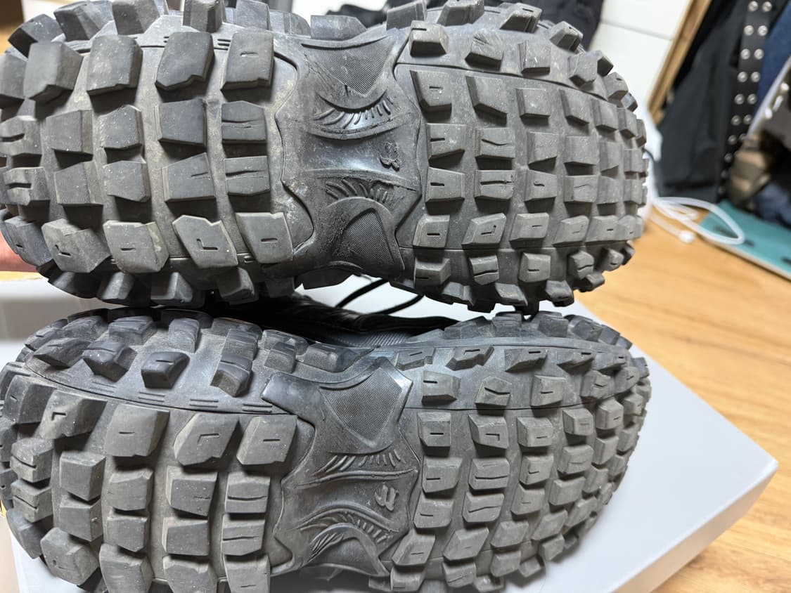 발렌시아가 디펜더 42 상품이미지4