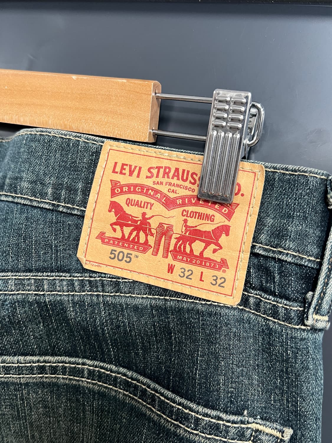 Levis 리바이스 505 레귤러 스트레이트 워싱 데님 팬츠 상품이미지3