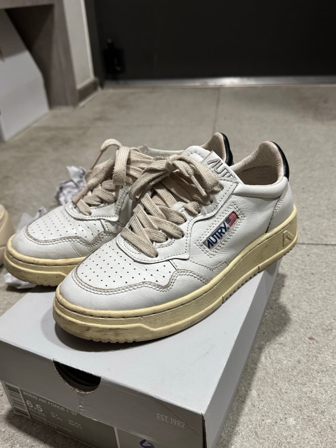 오트리 스니커즈 상품이미지1