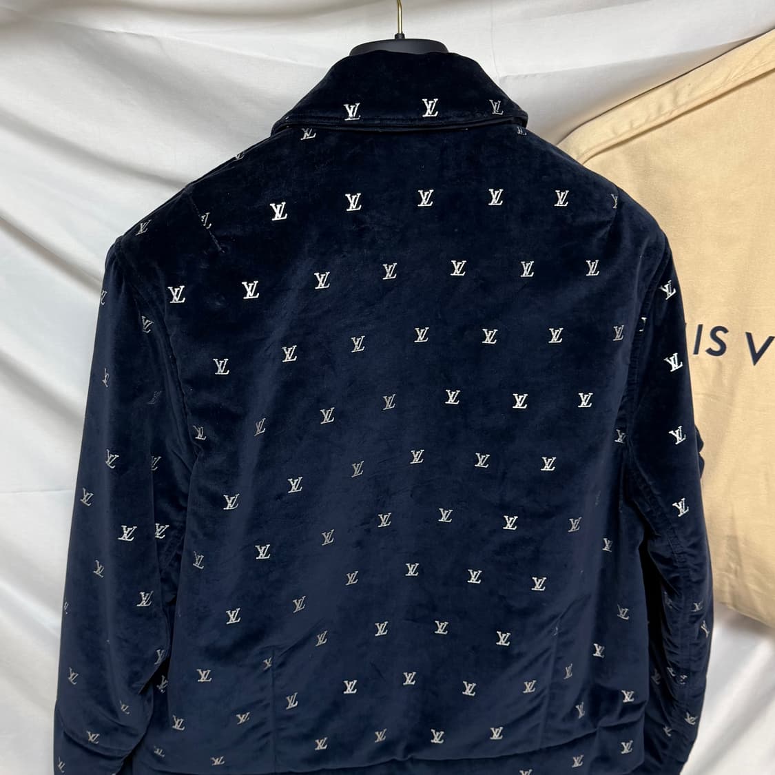 [S+급/48] 루이비통 LV 벨벳 이브닝 모노그램 블루종 자켓 상품이미지6