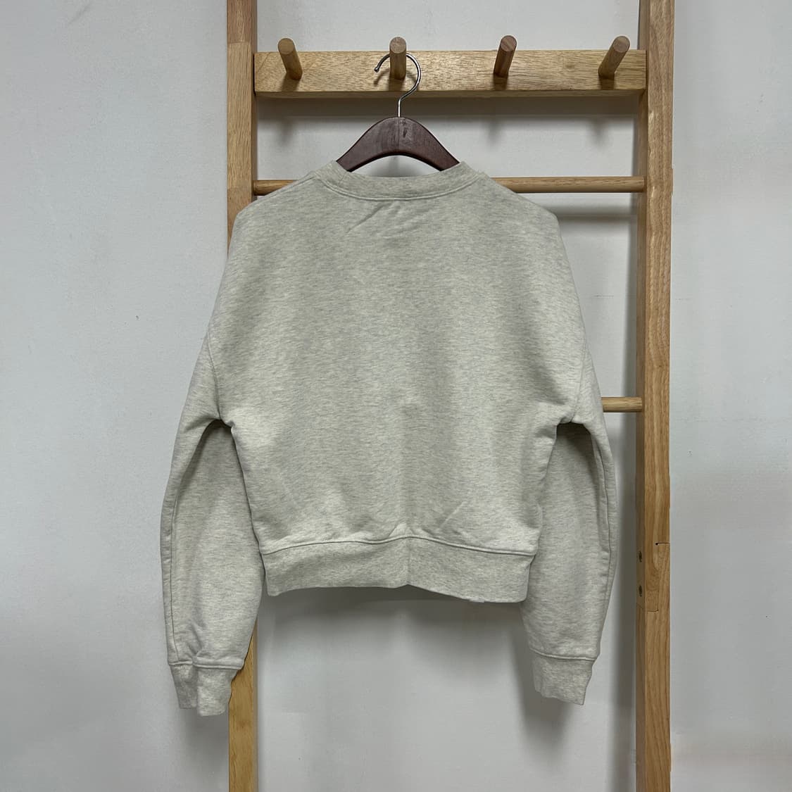 마리떼 프랑소와 저버 빅로고 크롭 맨투맨 상품이미지4