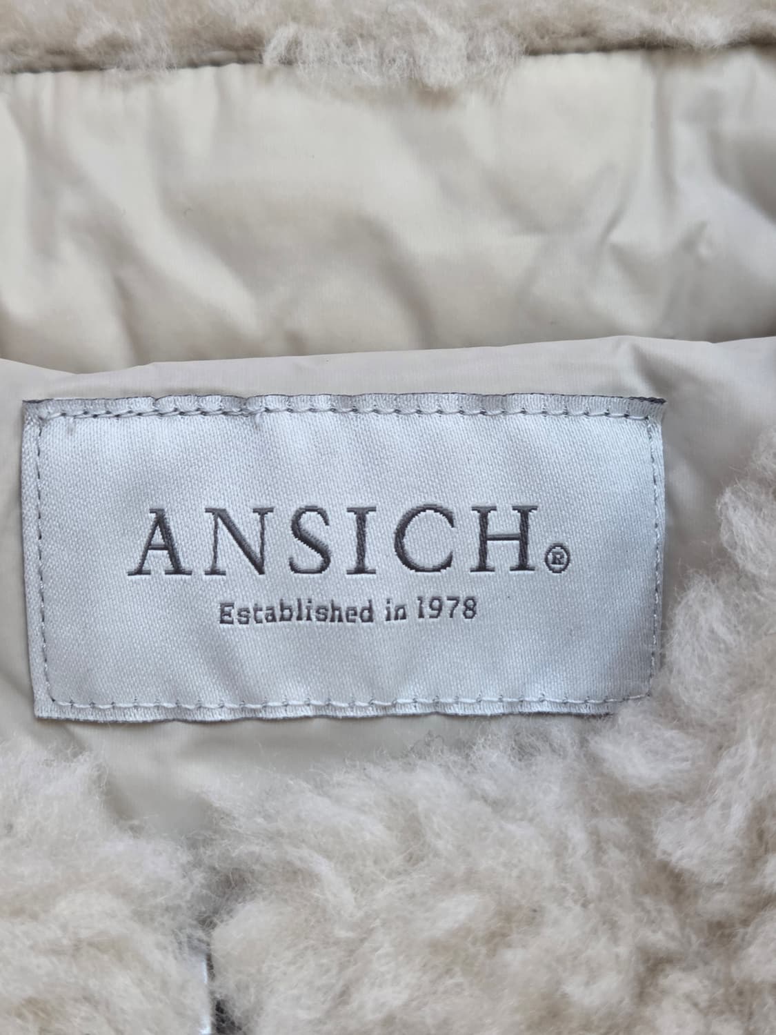 ANSICH 아이보리 양털 조끼 판매합니다. 55사이즈이며, 가슴둘레는  상품이미지3