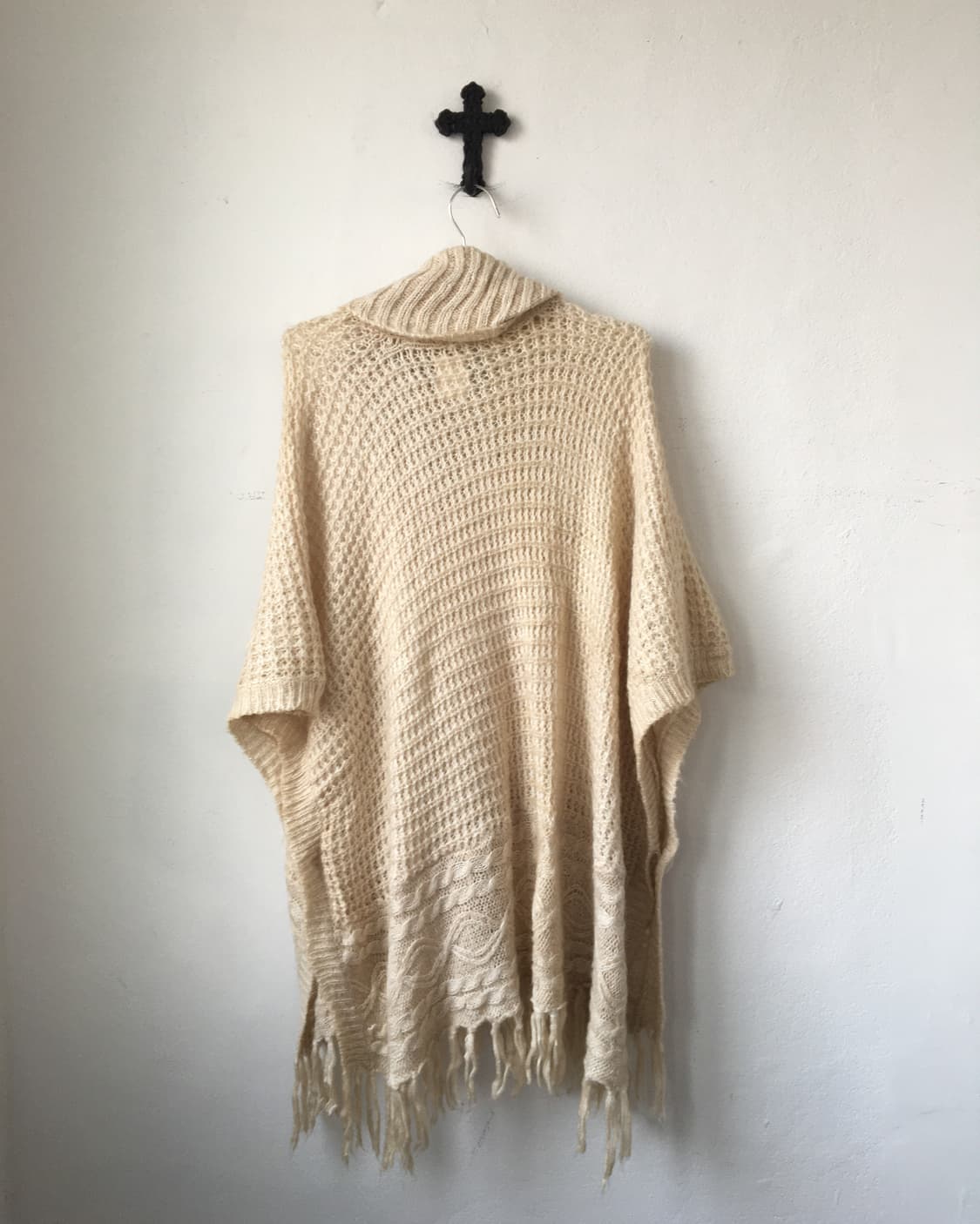 High neck fringe knit cape 상품이미지3