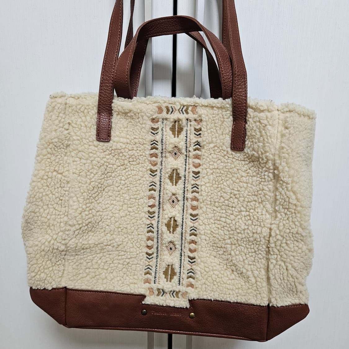 써스데이아일랜드 양털 숄더백  모리걸 가방 희귀 상품이미지2