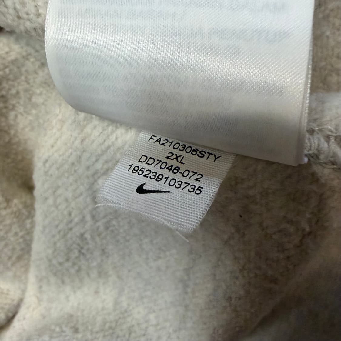 Nike 그레이 컬러 스우시 크루넥 맨투맨  상품이미지4