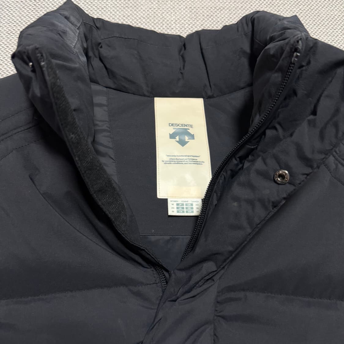 데상트 덕다운 패딩조끼 상품이미지2