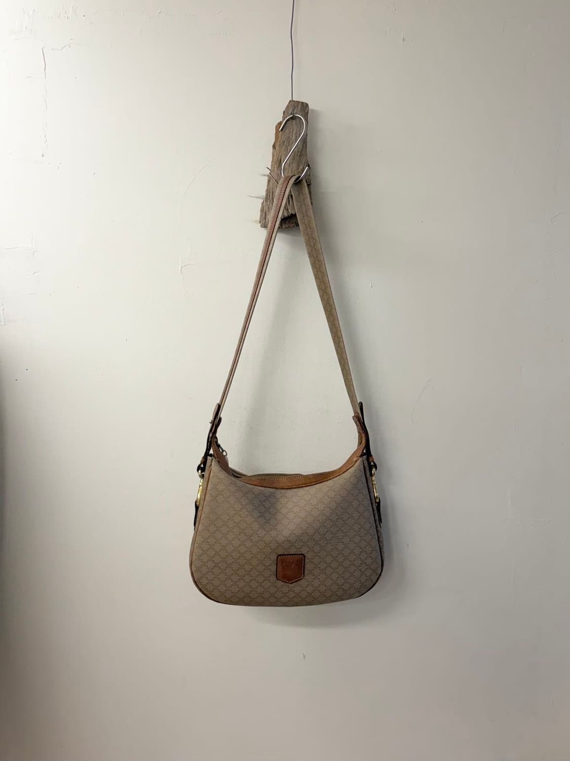 셀린느 베이지 마카담 캔버스 호보 숄더백  상품이미지1