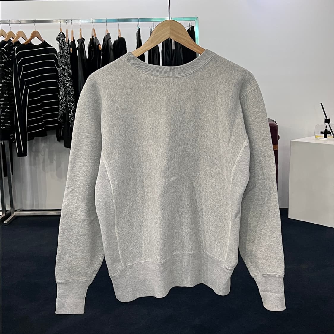 챔피온 x 빔즈 디즈니 리버스위브 맨투맨 상품이미지2