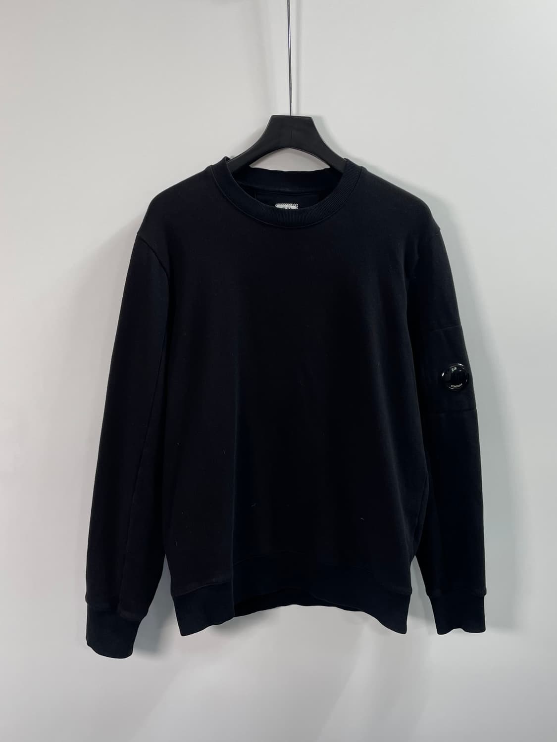 CP컴퍼니 렌즈 블랙 맨투맨 (on.565) 상품이미지1