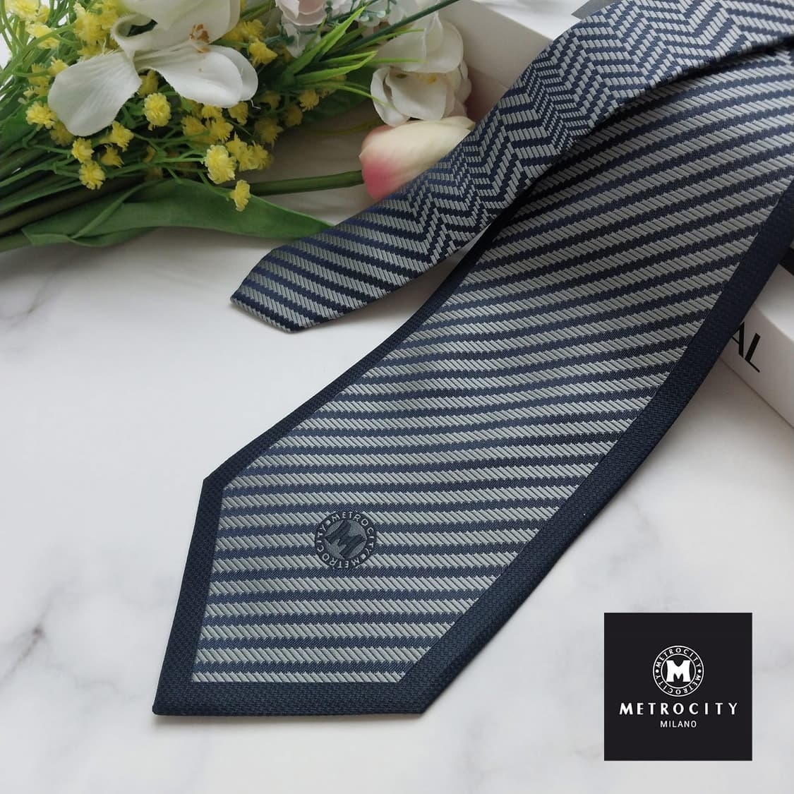 메트로시티 실크 스트라이프 넥타이 9.5cm A+등급 K931
 상품이미지1