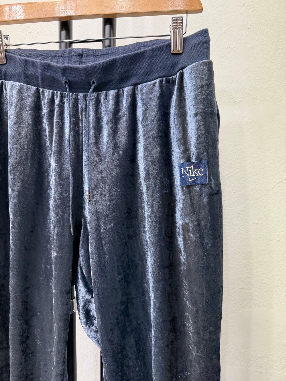 정품) 나이키 여성 벨벳 조거팬츠 L 상품이미지3