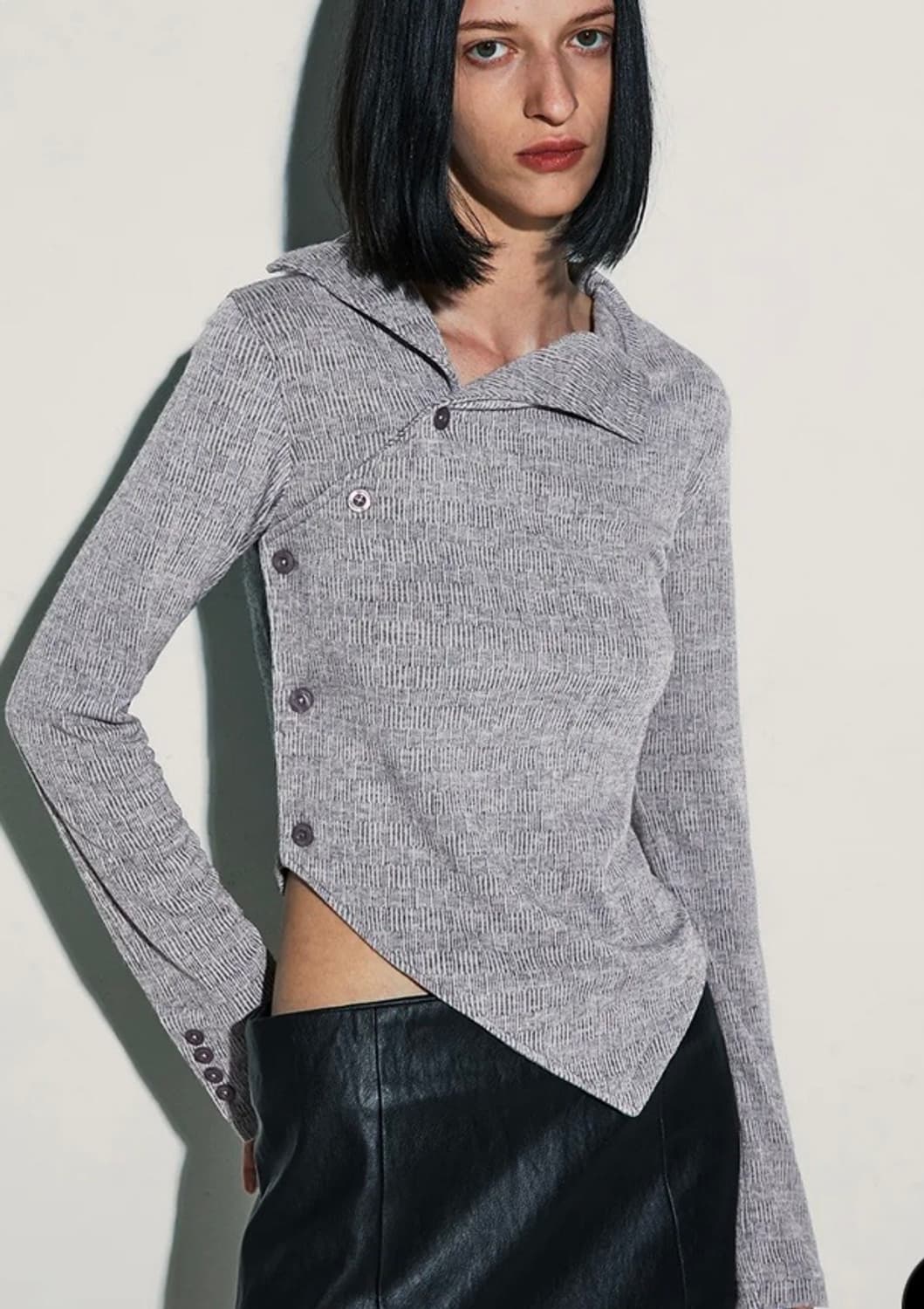 커렌트 OBLIQUE RIBBED CARDIGAN 사선 버튼 가디건 상품이미지2