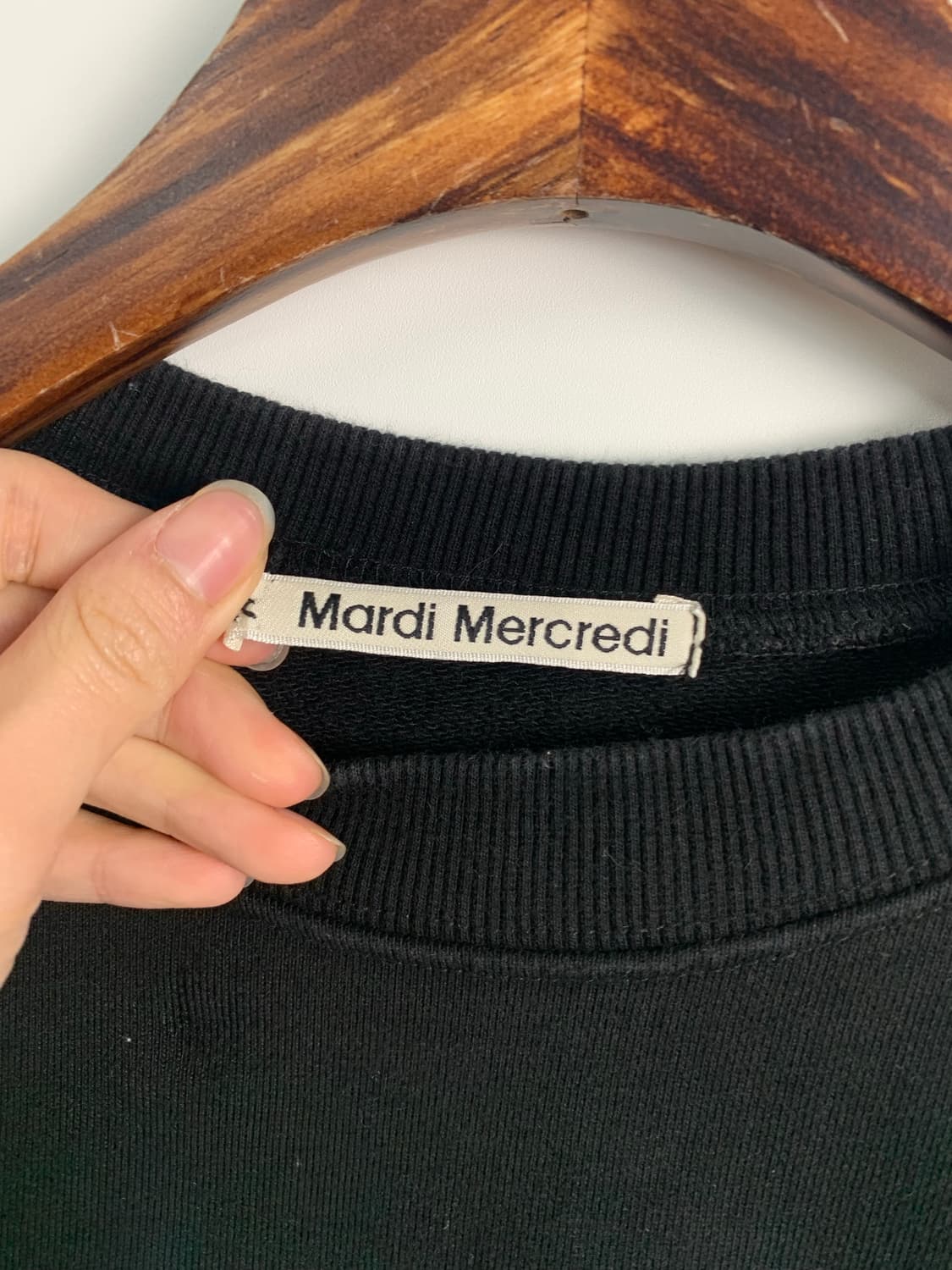 마르디 메크르디 빅로고 블랙 맨투맨 상품이미지5