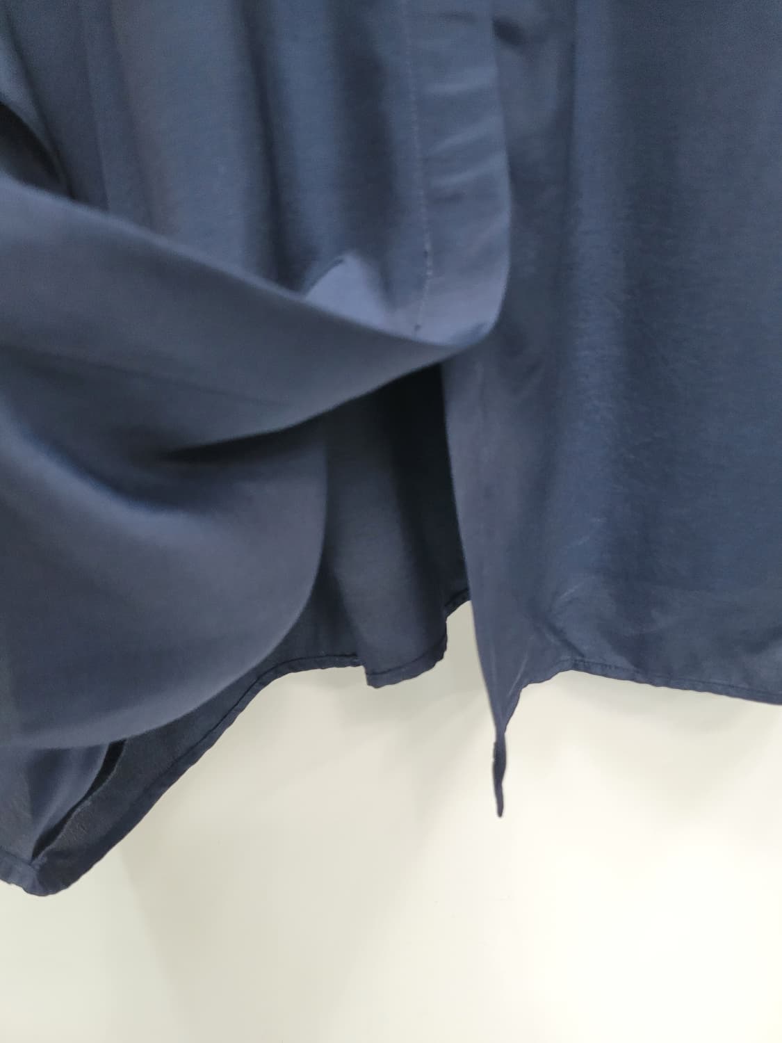 VOV 보브 루즈핏 레이온100%  블라우스 / 여 66 (85) 네이비 상품이미지3