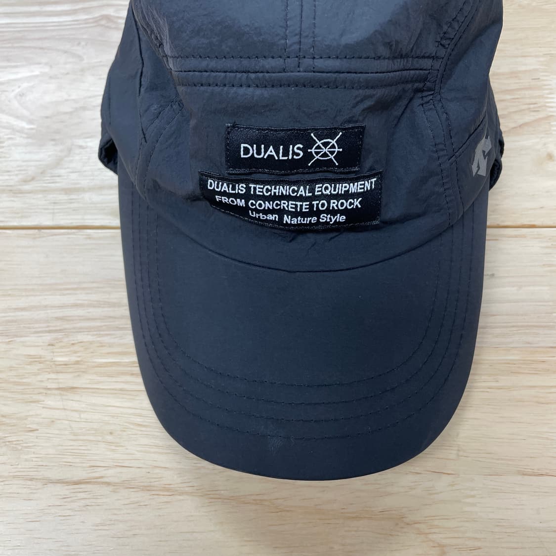 데상트 듀얼리스 블랙 볼캡 F 상품이미지3