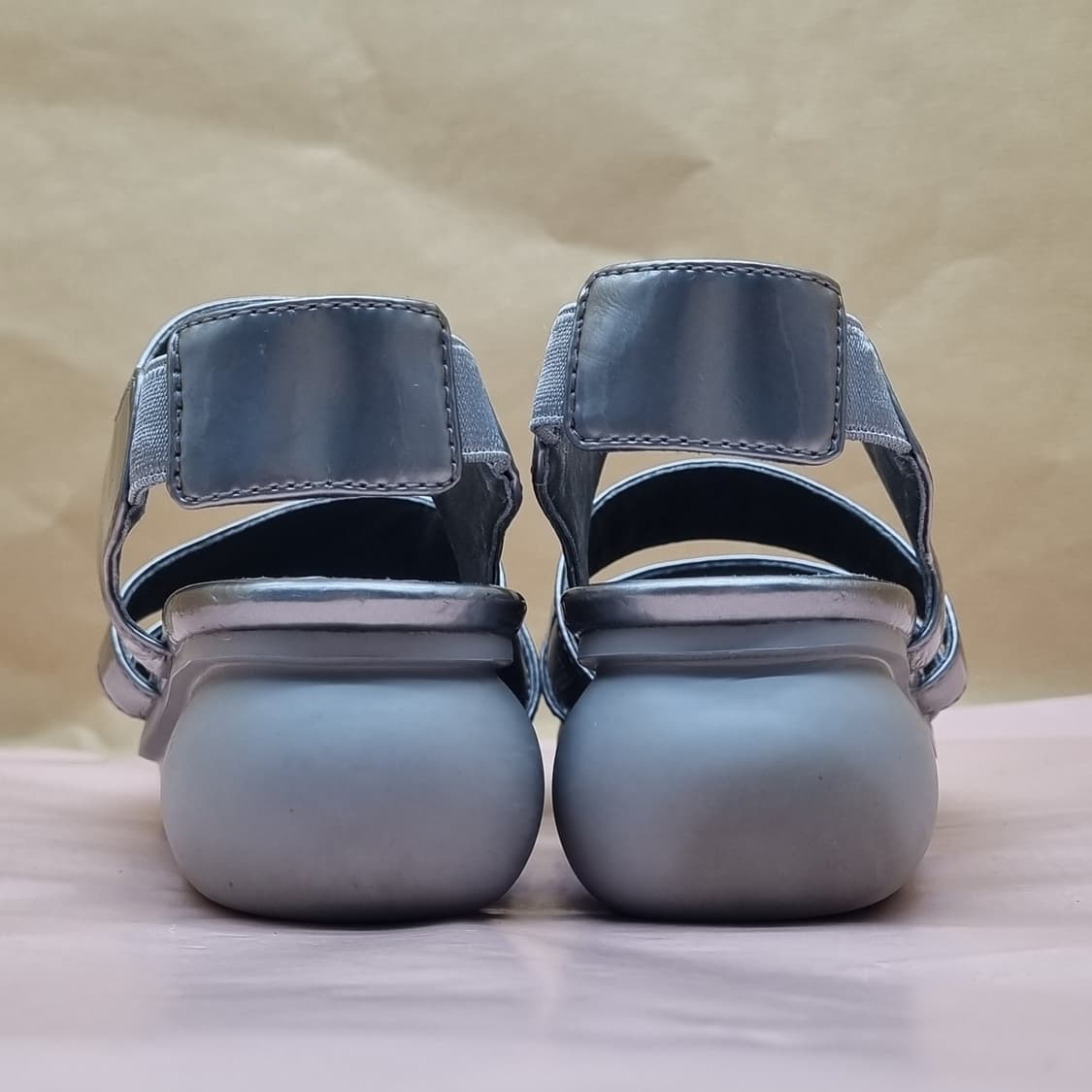 캠퍼 실버 여성샌들 220 굽5 상품이미지4