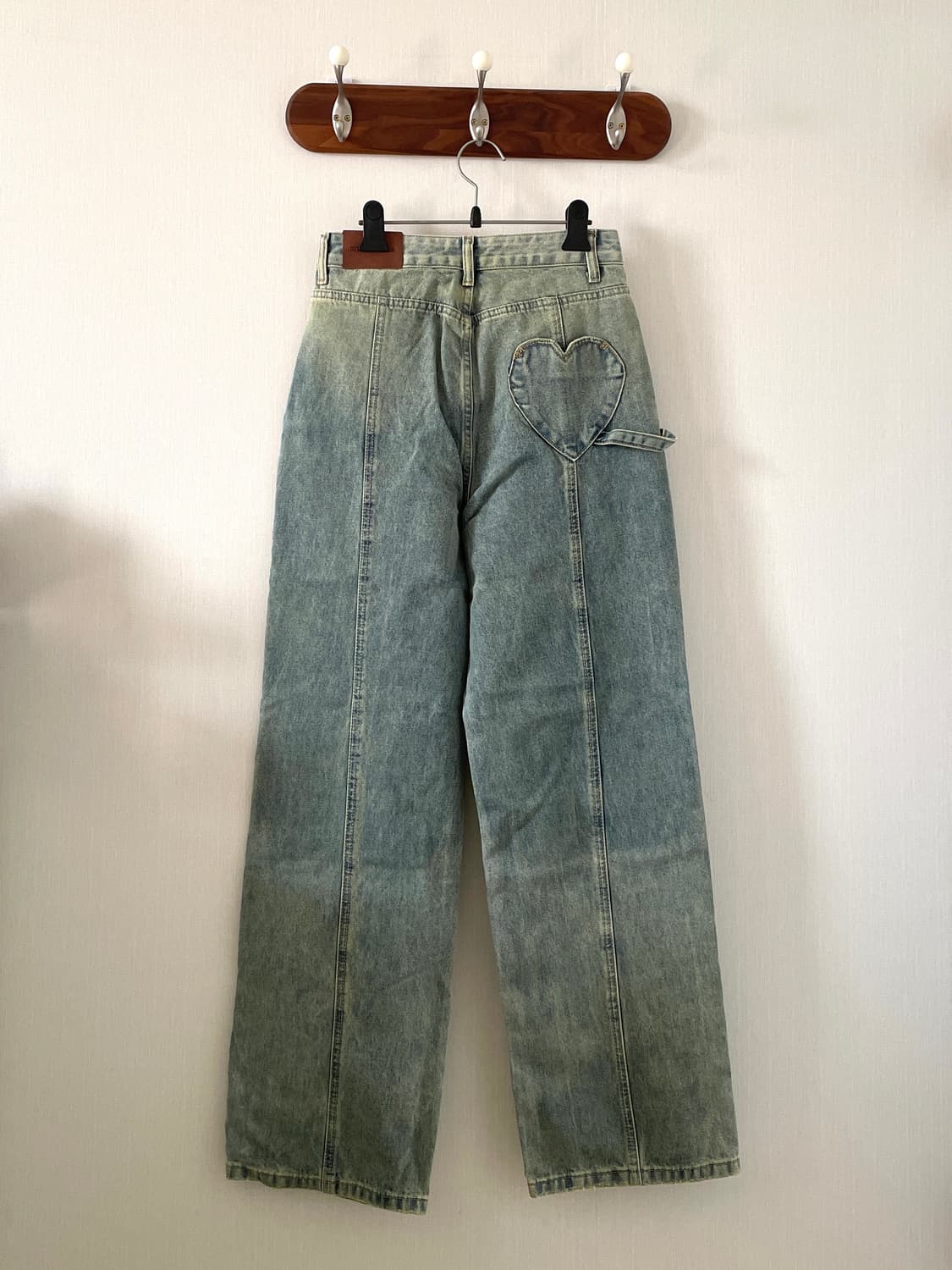 비터셀즈 하트 포켓 데미지 데님 - 빈티지 블루 상품이미지3