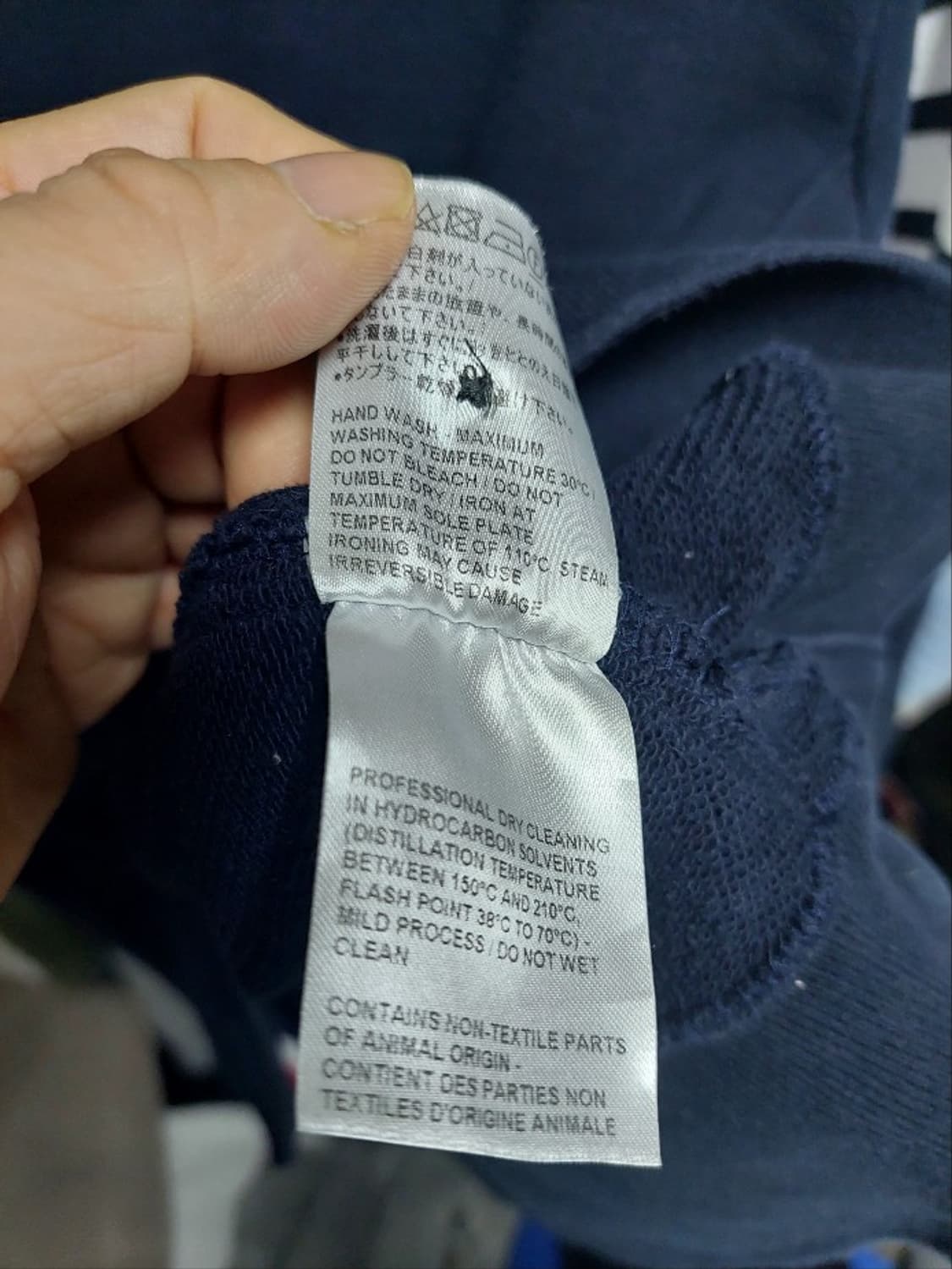 톰브라운 24fw 사선완장 네이비 맨투맨 4사이즈 상품이미지10