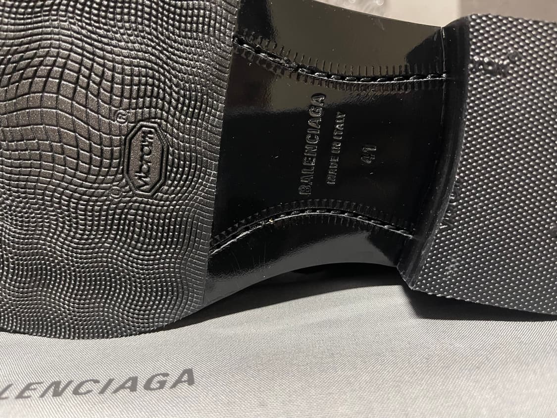 발렌시아가 메탈로고 더비 41사이즈 새상품 상품이미지6