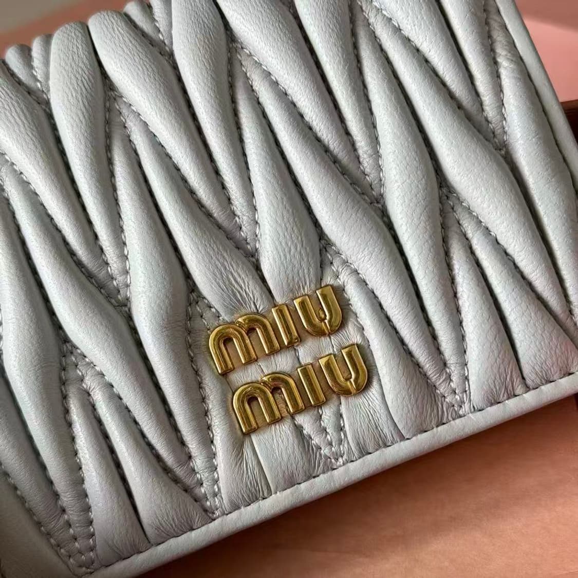 미우 미우 마테라쎄 나파 레더 카드 홀더 화이트 상품이미지8