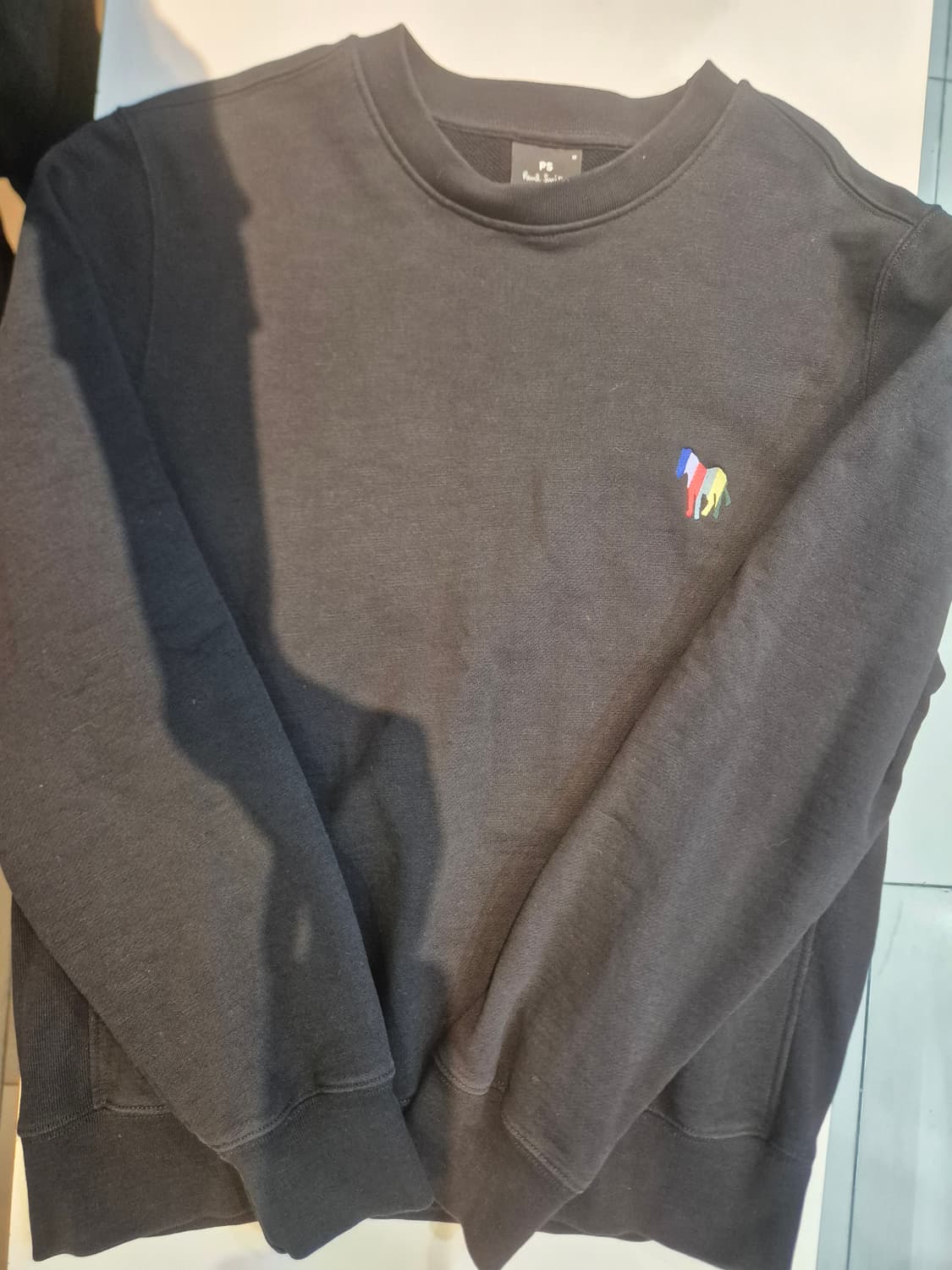 폴스미스 맨투맨 m 판매합니다 
단시간 착용하고 보관만 해서 판매합니다 상품이미지1