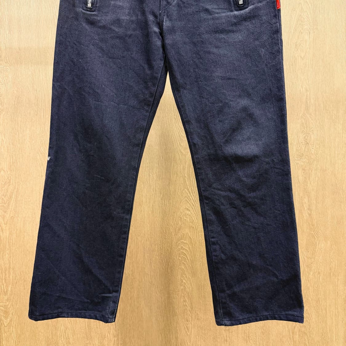 더블탭스 데님팬츠 유즈드워싱 전면지퍼 포켓디테일 슬림핏 블랙 상품이미지5