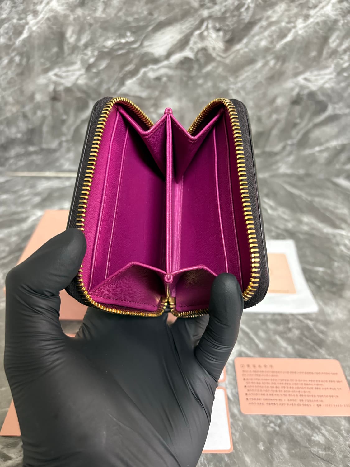 미우미우 마테라쎄 나파 가죽 동전 지갑 상품이미지7