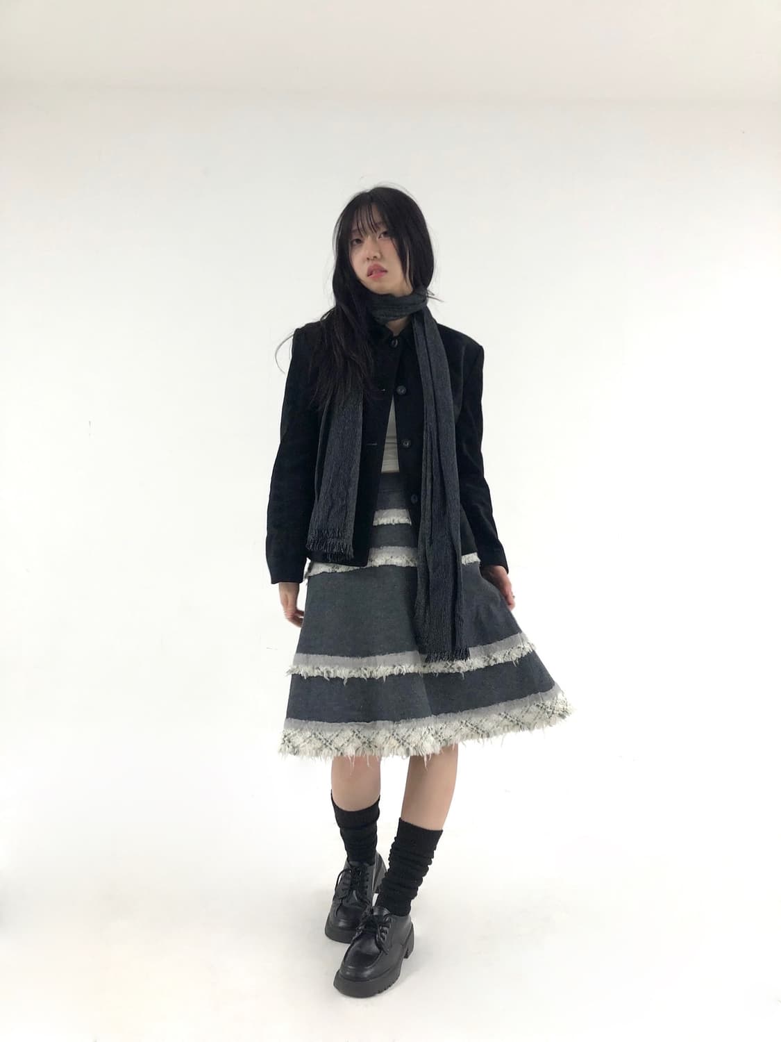 Four-Line Accent Feather Midi Skirt 상품이미지1