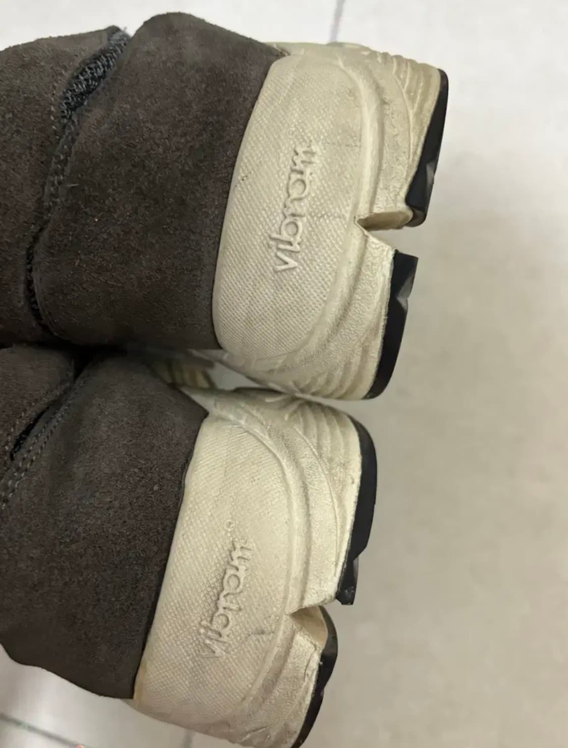 아워레가시 모노러너 275 브라운 차콜 상품이미지3