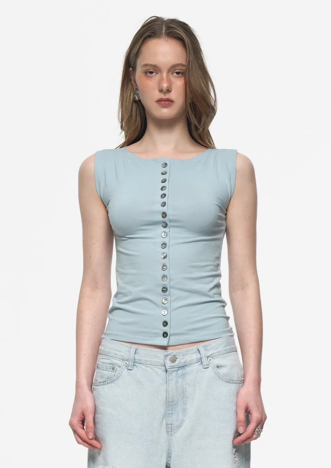 TMT 투머치택스 자개 버튼 슬리브리스 탑 라이트 블루 상품이미지1