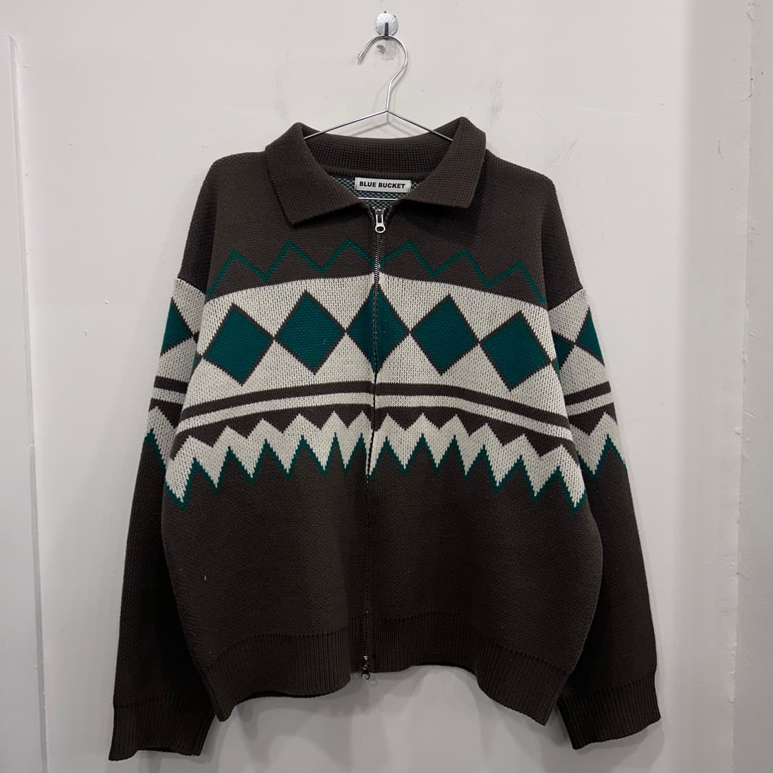 블루 버켓 다이아몬드 패턴 카라 투웨이 니트집업 상품이미지2