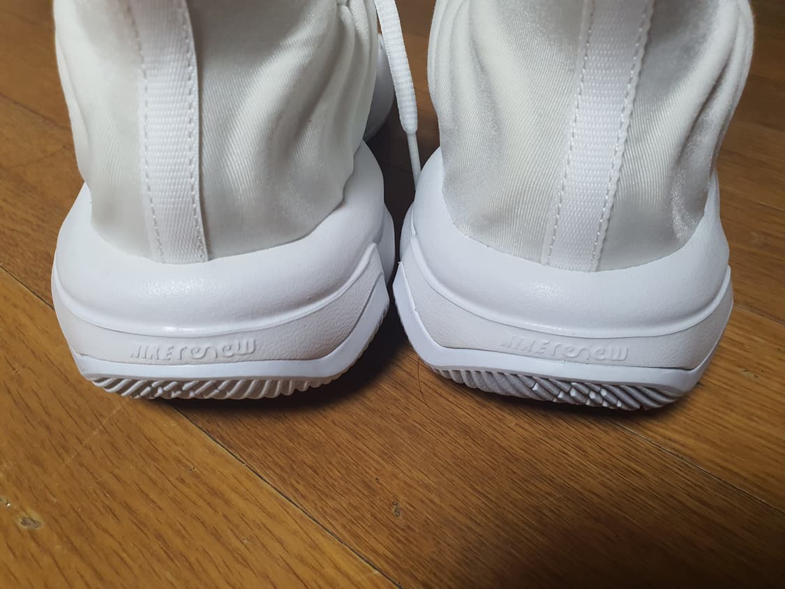 나이키 야니스 화이트 250 상품이미지3