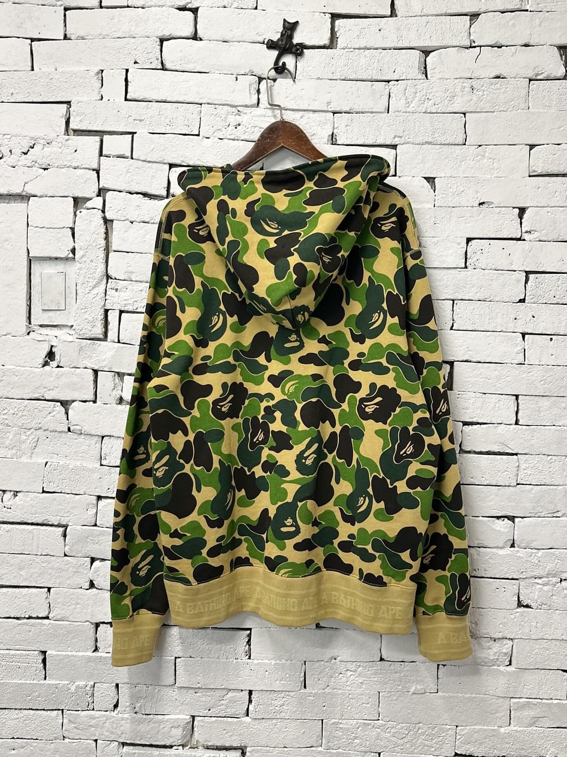 Bape Camouflage hooded zip-up 상품이미지2