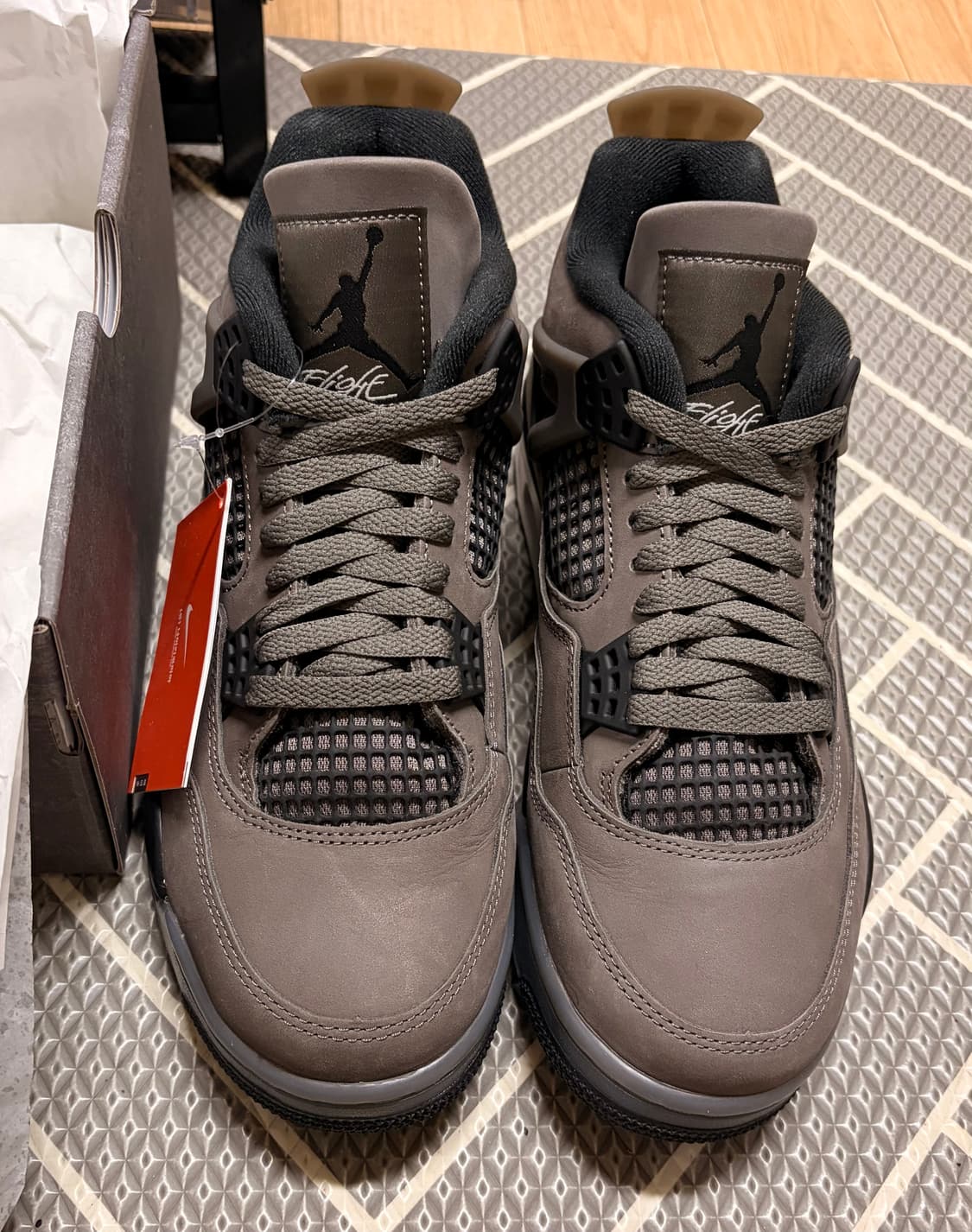 에어 조던4 레트로 케이브 스톤 상품이미지2