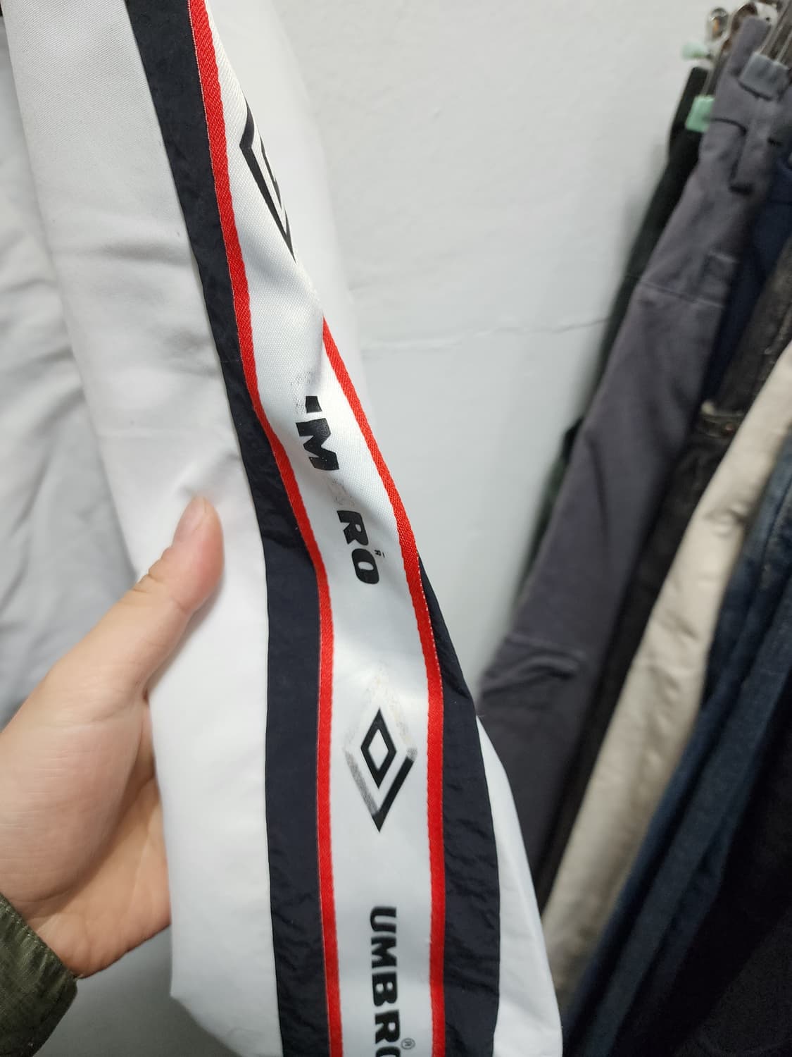 엄브로 화이트 후드 바람막이 자켓 상품이미지3