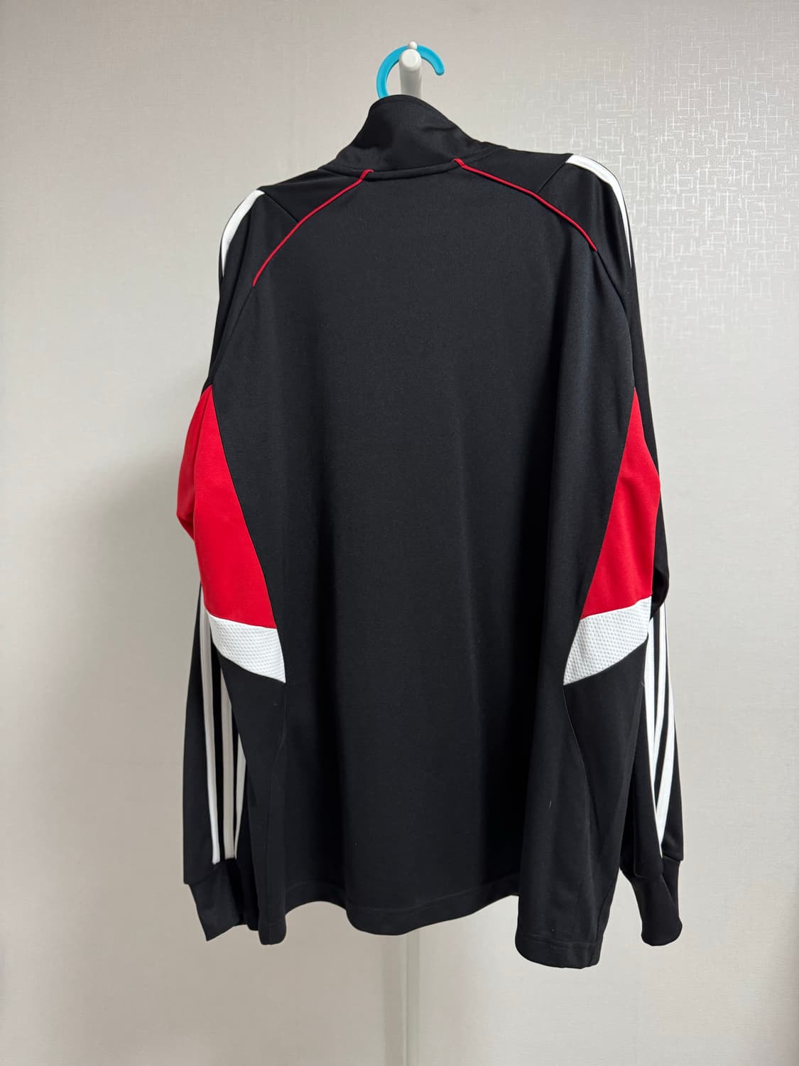 아디다스 검정/레드 삼선 트랙탑 110 상품이미지2
