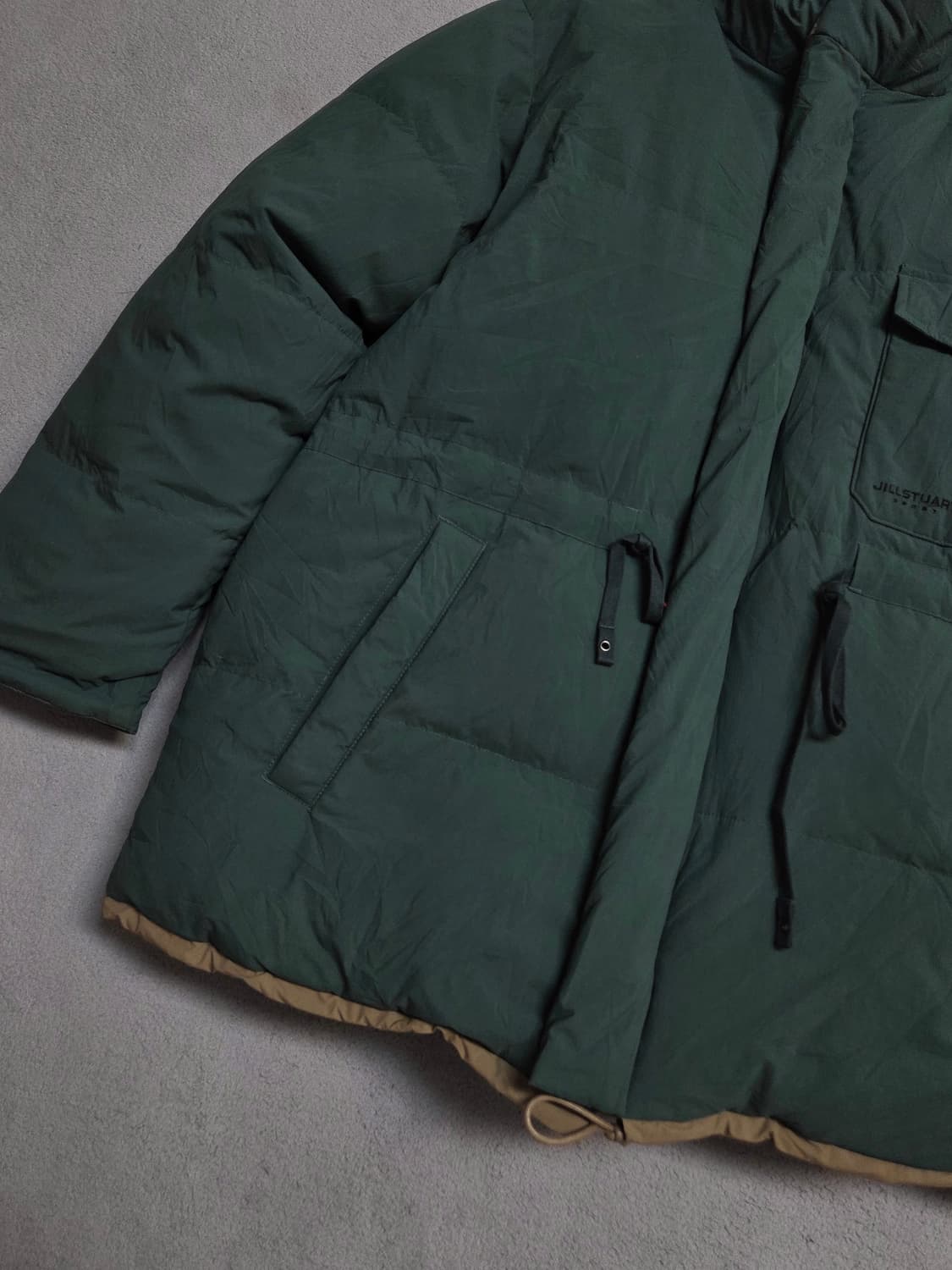 (105)
질스튜어트 세미오버핏 덕다운 양면 패딩 남
 상품이미지6