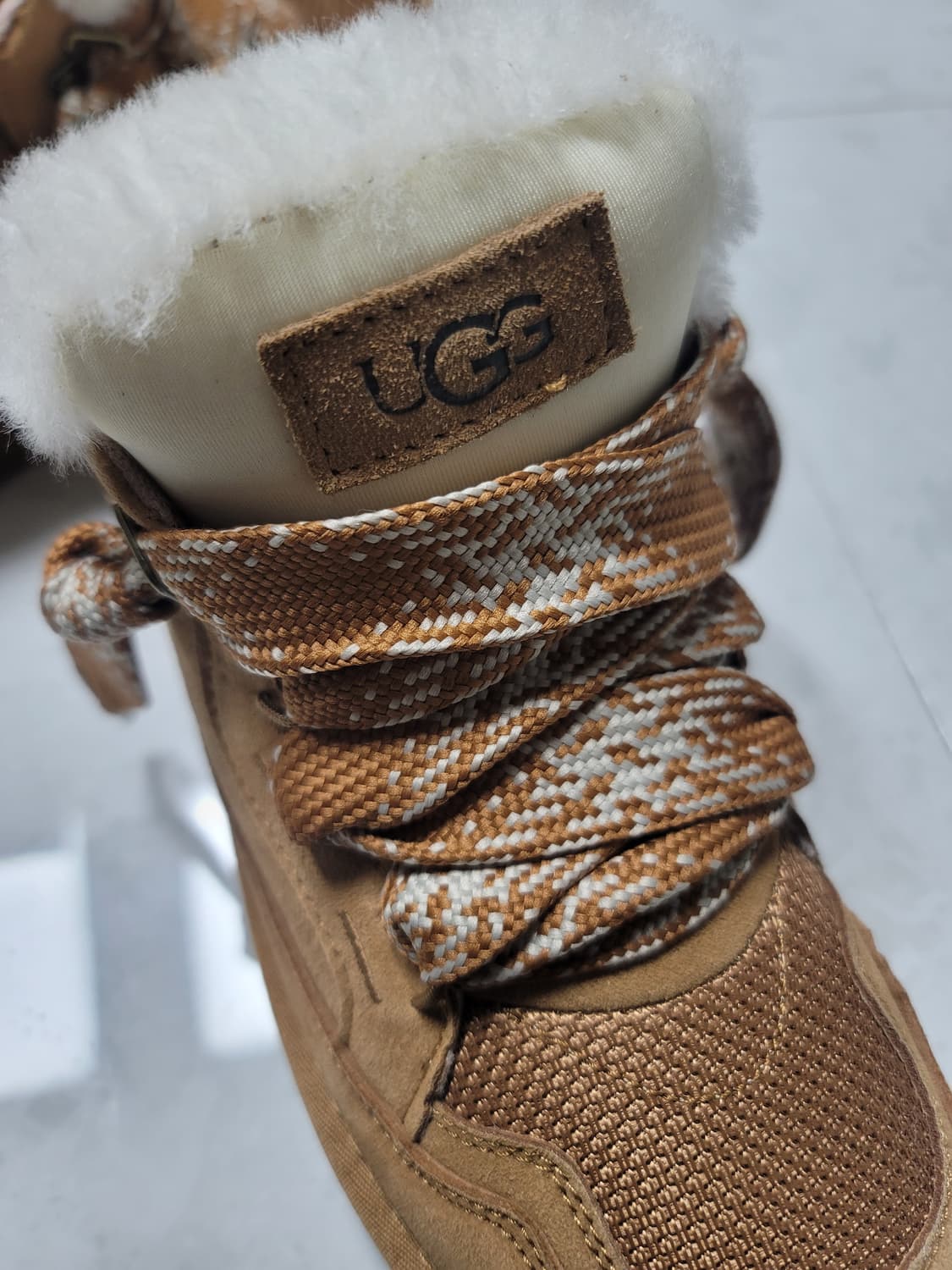 새제품 어그 로우멜 퍼스니커즈 (어그부츠) 39사이즈 250사이즈  상품이미지5