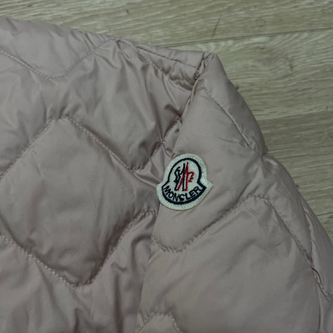 몽클레어 여성 구스다운 퀼팅 와펜 경량패딩 점퍼 [라이트 핑크] 0사이즈 상품이미지4