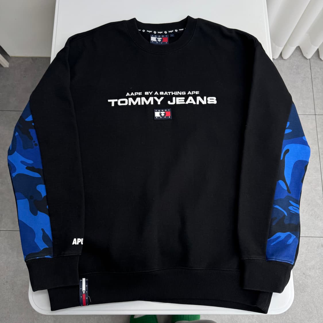 에이프 X 타미 맨투맨  상품이미지2