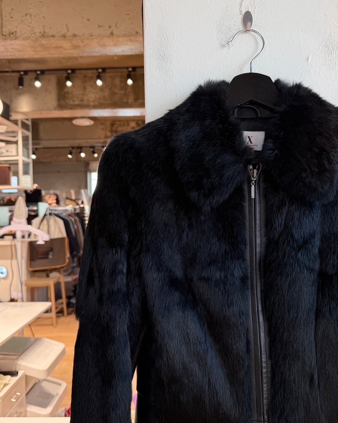 아르마니 익스체인지 블랙 레더 앤 래빗 퍼 자켓 상품이미지4