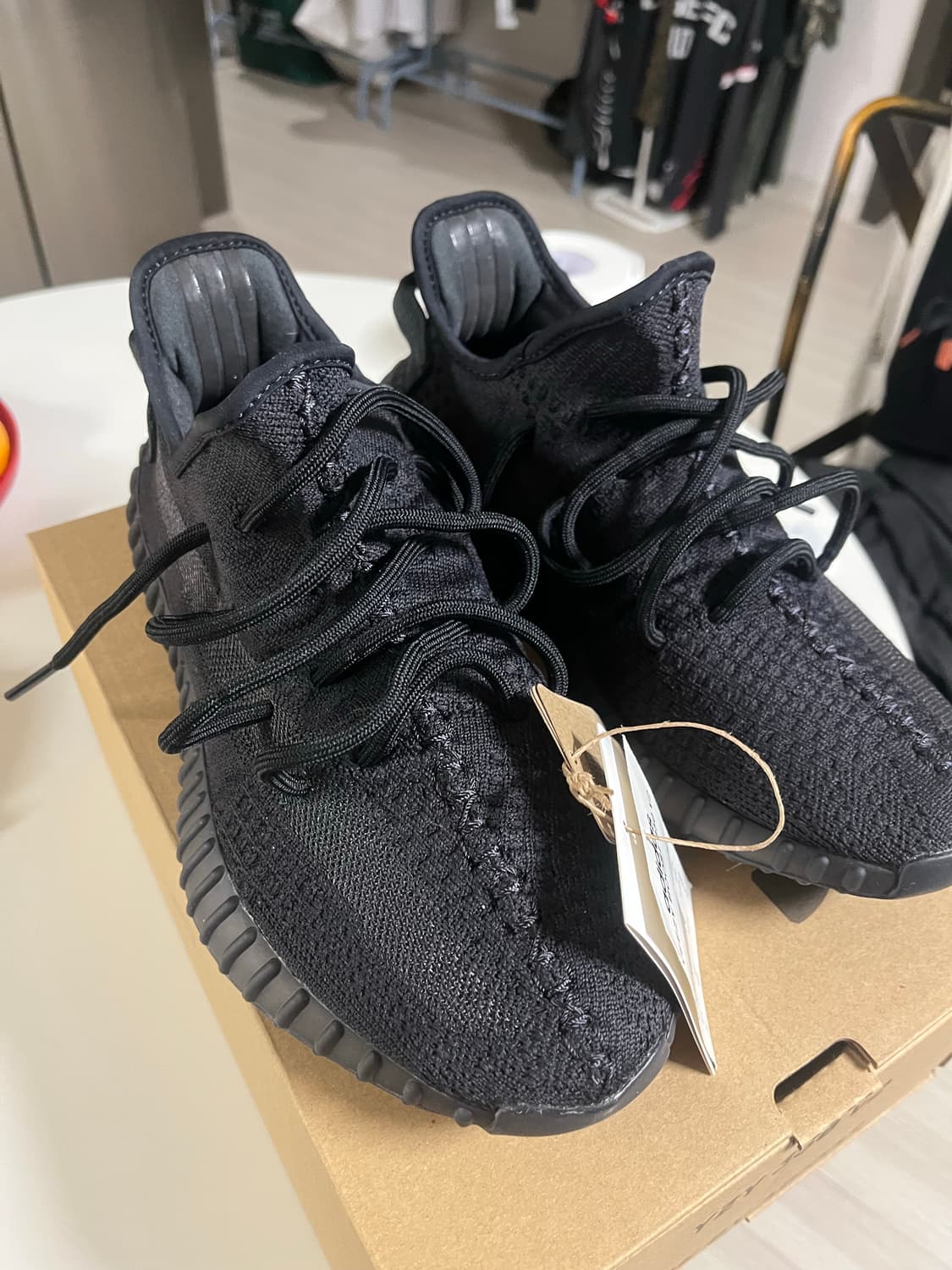 이지부스트 350 v2 오닉스 260 상품이미지1